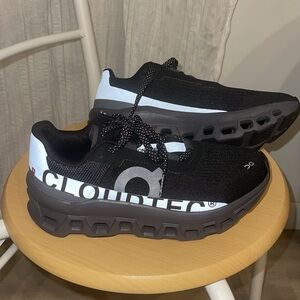 On cloud Monster size 6.5 women